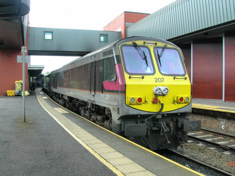 GM CC 207 with an  Enterprise service is waiting for the depart to Dublin in the Belfast Central Station.
19.09.20097