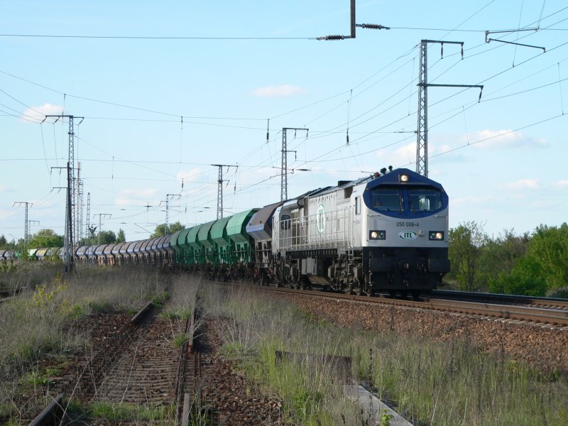 Grey Tiger 250 006, 2007 in Berlin Wuhlheide with a cargo train