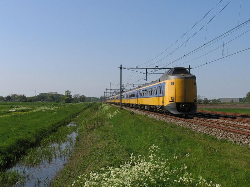 ICM 4203, 4034 and 4094 with IC 764 Groningen-Schiphol (Airport) near by Haren on 8-5-2008.