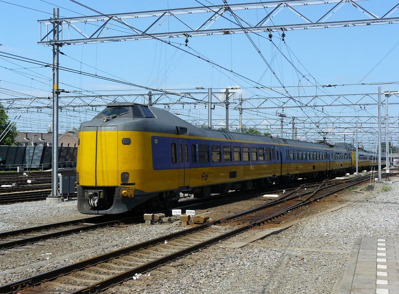 ICM-III en ICM-IV unit entering Utrecht centraal station at 16-07-2009.