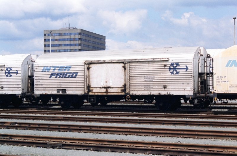 INTERFRIGO freightcar for fruit. Photo traken in the harbour in the Malagastraat in Antwerpen, Belgium 11-06-1994.