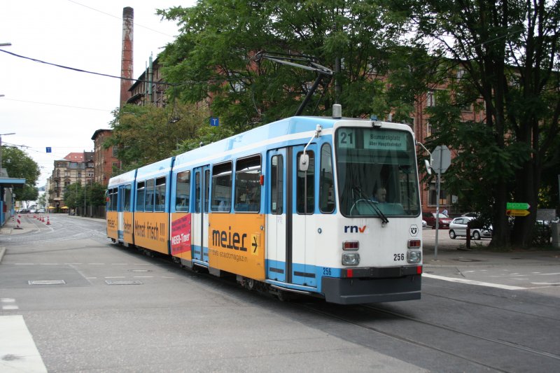 Line 21 with Streetcar M8C 256 on 13.07.2009 in front of Heidelberg main station.