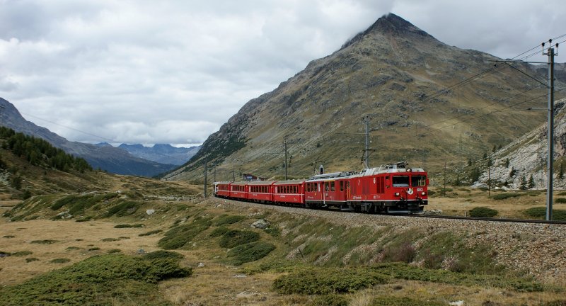 Local Train 1633 on the Berninapass.
(17.09.2009)