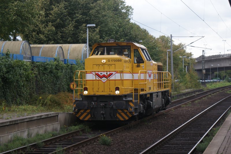 Locomotive No.12 (92 80 1277 018-8-D-BLP G1700BB) of Wiebe was born on 14.09.2009 as Lz from Bremen, and shot through the station towards Wunstorfer Seelze.