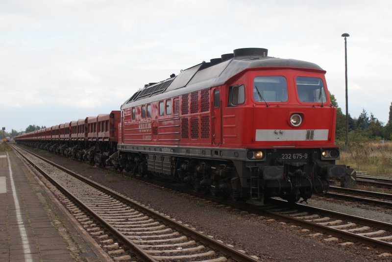  Ludmilla  232 675-9 stood on 03.10.2009 with countless  fans  Abfahre ready in Haldensleber station.