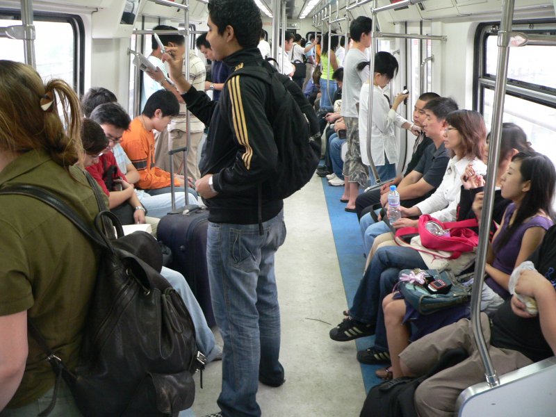 Most of the lines in Beijing are used very good - this train is nearly empty. 2007-09-13