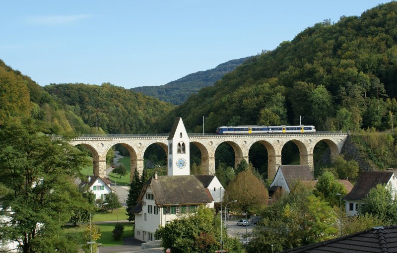NPZ local train on the famous  Rmlinger  Bridge on the old Hauenstein line.
2.10.2009