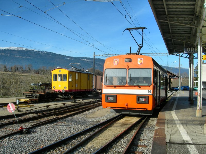 OC Be 2/2 n 14 and in the background the old Fe 2/2 n in the Orbe Station. 
28.01.2008