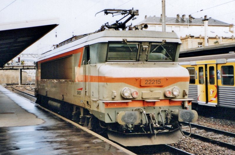 On 2 August 2000 SNCF 22215 runs light through Nancy-Ville - Rail