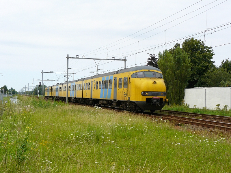 Plan T with unknown number on her way from Haarlem to Den Haag CS. Here in Sassenheim near Leiden 08-07-2007.