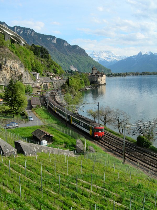 RBe 4/4 with RE 2739 by the Castle of Chillon 02.05.2008