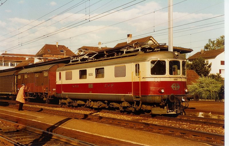 Re 4/4 I in Lengnau. 
16.07.1984
(scanned analog photo)