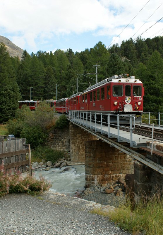 RhB Bernina express by the station Morderatsch.
18.09.2009 
