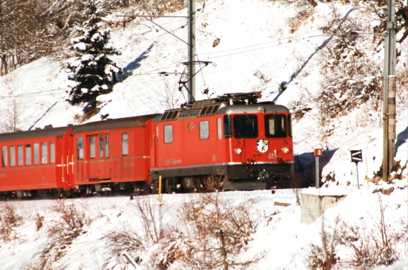 RhB Ge 4/4 615 on 05.01.1995 near Bergn.