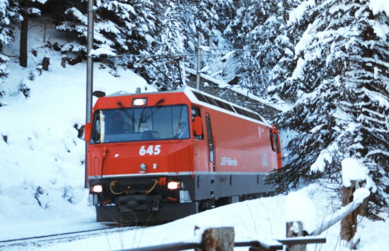 RhB Ge 4/4 641 on 05.01.1995 near Bergn. 
