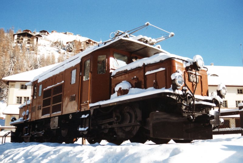 RhB Ge 6_6 407 on 05.01.1995 at Bergn station.
