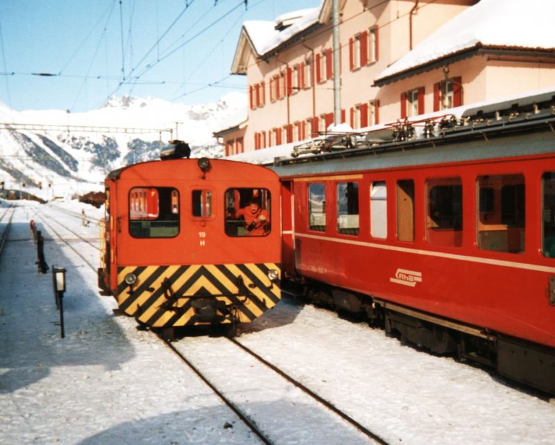 RhB Tm 2/2 19 on 03.01.1992 at Filisur. 
