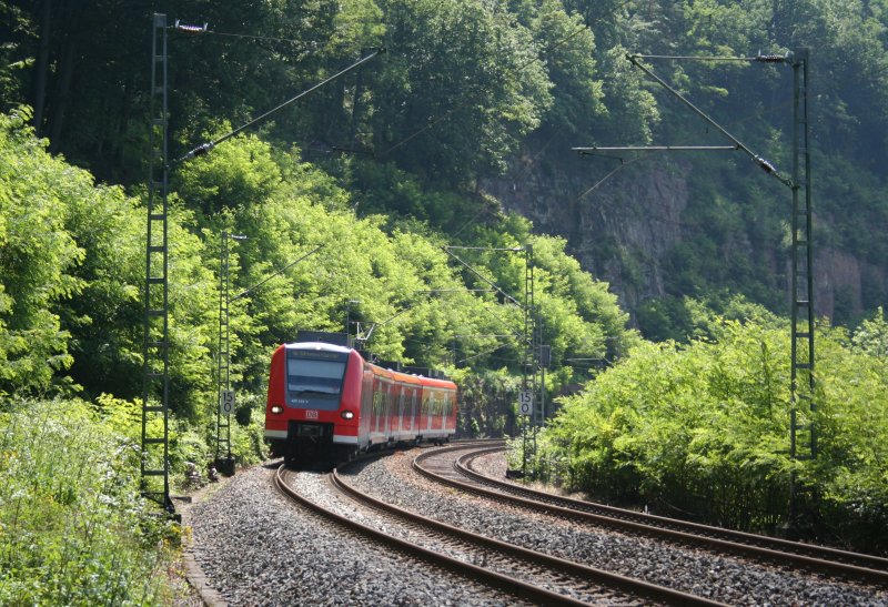 S-Bahn Rhein-Neckar DB 425 203-7/703-6  Wiesloch-Walldorf  on 13. July 2009 at Hirschhorn(Neckar.
