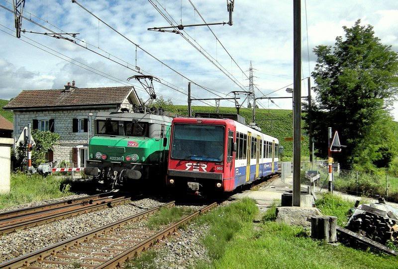 SBB Bem 550 to La Plaine and SNCF Cargo BB 22365 to Geneva La Praille in Russin.
05.08.2008