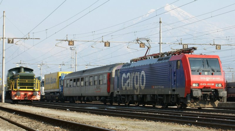 SBB Re 474 013 and FS D 245 2152 in Domodossola.
18.02.2009