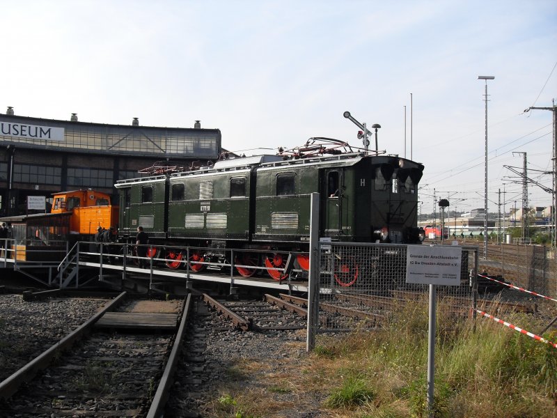 Seasonal end in the railway museum of Dresden Old Town 03.10.09,
E 7710
www.igbwdresdenaltstadt.de
