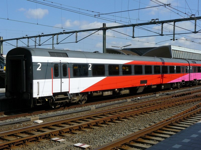 Second class coach number 50 84 20-70 422-5 type ICR used by NS Hispeed on the connection between Amsterdam and Brussel, Rotterdam CS 30-03-2009.