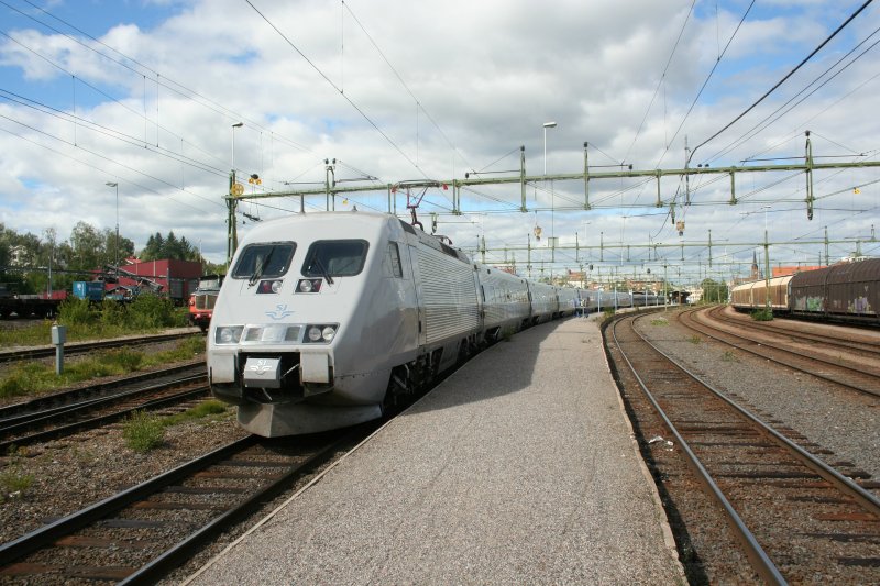 SJ X2 2001 waits for starting till Stockholm on 23.07.2008 at Sundsvall C.
