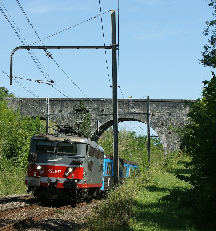 SNCF BB 25 547 wit his RIO-train Composition between Satigny and Russin
05.09.2008