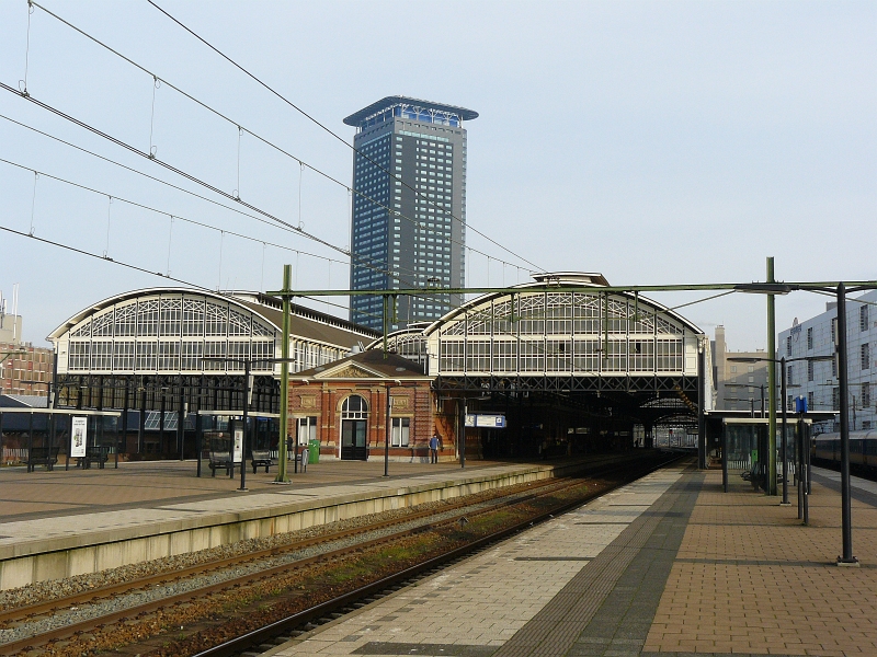 Southside of Station Den Haag Hollands Spoor 29-11-2008.