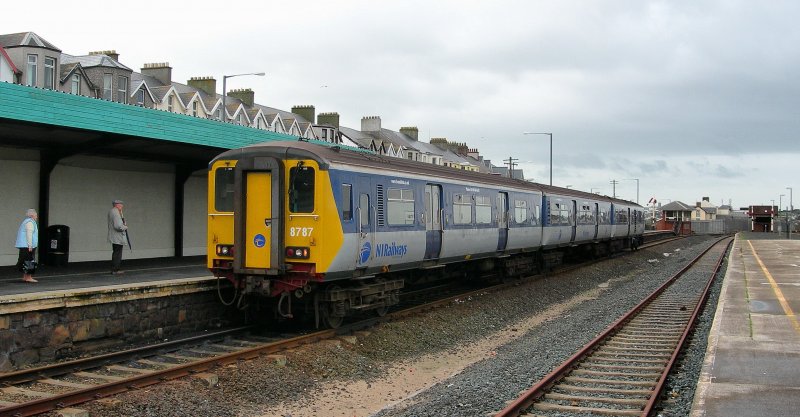 The 8787 from Coloraine is arriving in Portrush. 
20.09.2007