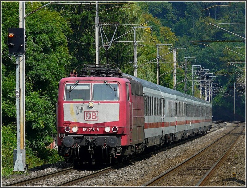 The IC from Norddeich Mole to Luxembourg City headed by 181 218-9 climbs the ramp between Mertert and Manternach on August 10th, 2009. 