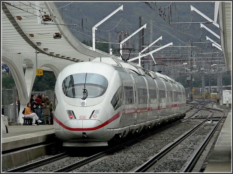 The ICE to Frankfurt/Main is leaving the station Lige Guillemins on September 12th, 2008.