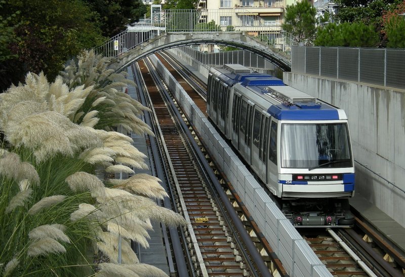 The new Metro while the test phase between the Railway Station an Ouchy. 
04.10.2008