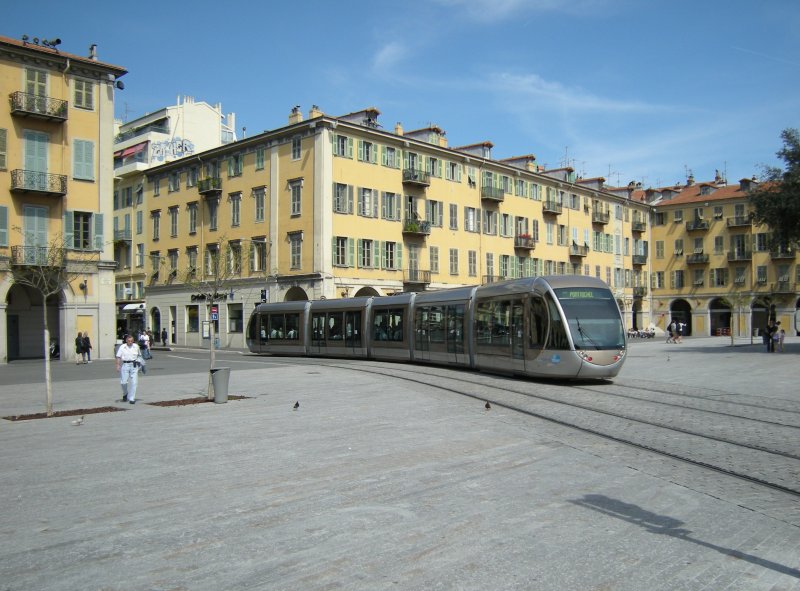 The new NICE-Tram on the Garibali Place.
22.04.2009