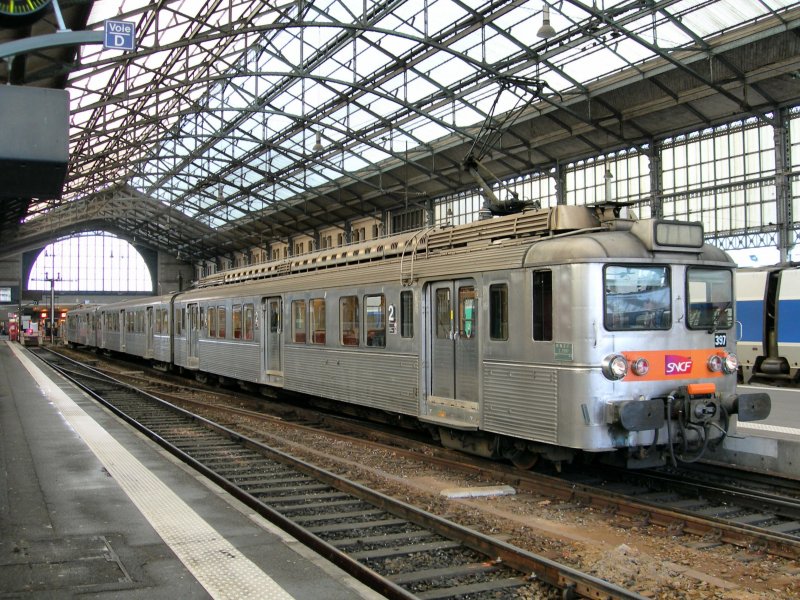 The old Z 5300 is used for the TGV Connection From Tours to u St-Pierre des Corps. 