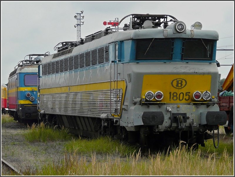 The powerful engine 1805 was shown in Saint Ghislain on September 12th, 2009. Bevore the high speed train area, this multiple-voltage engine was holding the speed record in Belgium with 218 km/h reached in 1990 between Courtrai and Waregem.