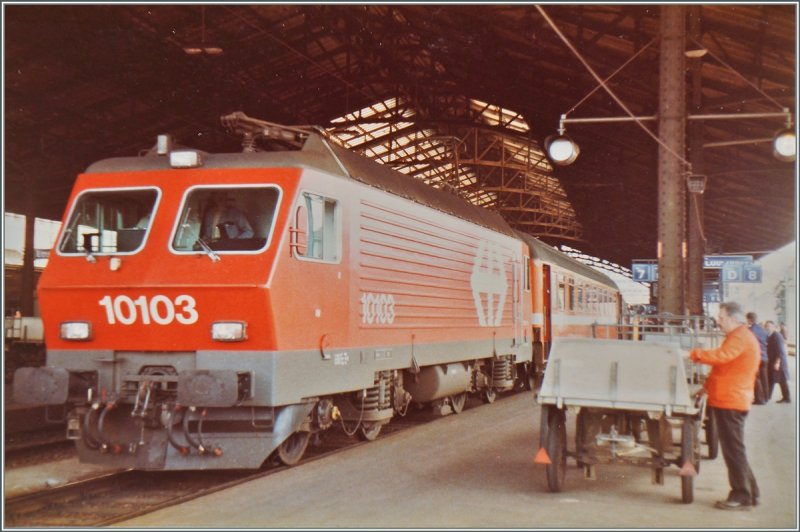 The Re 4/4 IV 10103 in Lausanne - Rail-pictures.com