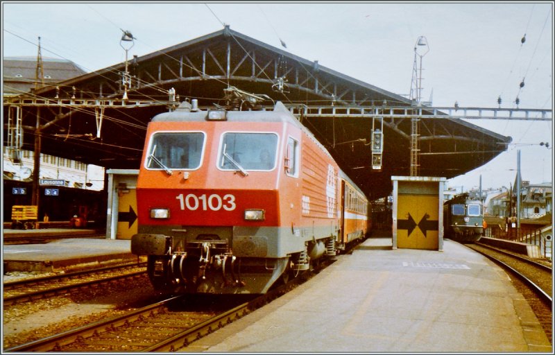 The SBB Re 4/4 IV 10103 with the Milano - Geneva Fast-Servie N