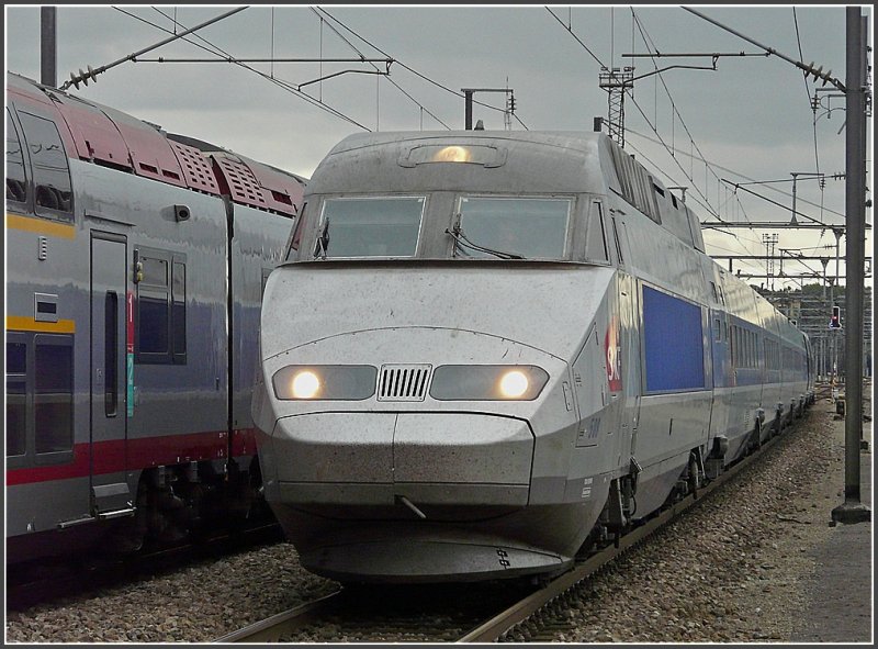 The TGV Atlantique/Rseau is running through the station of Bettembourg on its way from Paris East Station to Luxembourg City on October 4th, 2009.