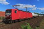 SRLS 143 020 hauls a tanhk train through Salzbergen toward Bad Bentheim on 26 April 2025.