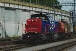 SBB Cargo 843 081 hauls one kettle into Spiez on 13 May 2010.