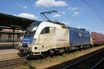 U2-027 hauls a container train through Wien-Hütteldorf on 27 May 2012.