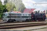 On 11 September 2022, ÖGEG 2050.05 hauls steam engine 77.28 through the station of Benesov u prahy before the back leap to Ampflwang via Ceske Velenice, Summerau and Linz.