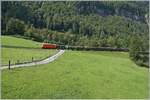 La Bregenzer Wald Bahn (ex) ÖBB 2095.13 ha appena lasciato alle spalle il ponte Sporenegg lungo 68 metri con il suo treno mattutino da Schwarzenberg a Bezau e ora viaggia attraverso un bellissimo