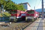 Vs 81 with R3308 to Krimml and Vs 82 with R3307 from Krimml at 12.9.15 at the Station Zell am See