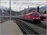 1016 double header is arriving at the main station of Innsbruck on December 22nd, 2009. 