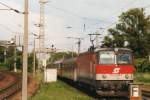 Scanned picture of 1044 008 passing through Penzing on 22 May 2002.