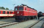 ÖBB 1044.002 on Station Wien Nord at Oktober 1987