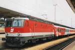 Scanned photo of ÖBB 1044 020 calling at Wörgl Hbf on 4 June 2004.