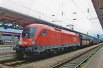 On a miserable 19 Mai 2010 ÖBB 1116 111 pauses at Wörgl.